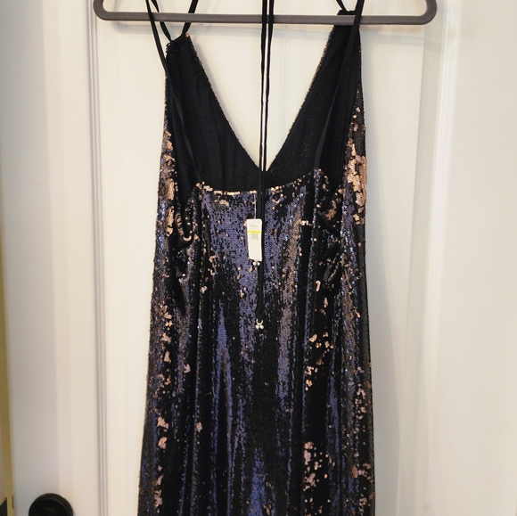 Sequin mini halter dress - Picture 2 of 6